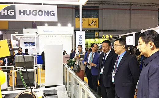 河南省鹤壁市市长莅临威廉希尔中文官网意大利CEA展位 河南省鹤壁市市长莅临威廉希尔中文官网意大利CEA展位